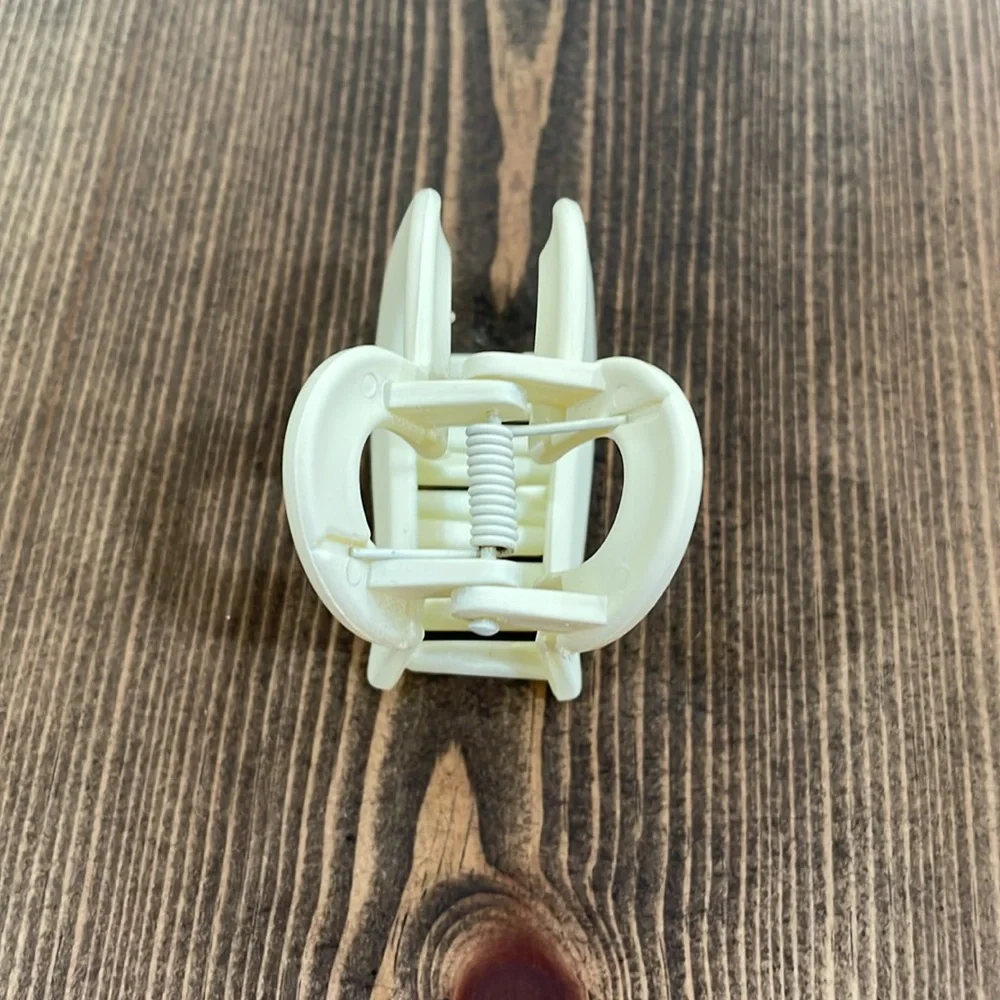 🌟2x Host Pick🌟Cream Heart Hair Claw Clip